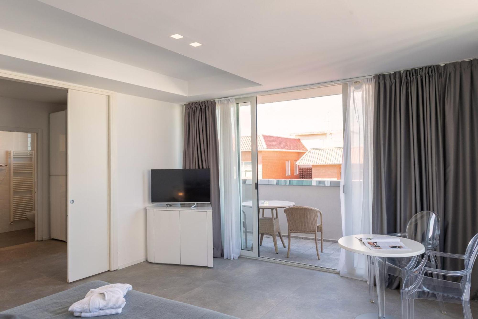 Perla Verde Hotel Milano Marittima Exterior photo